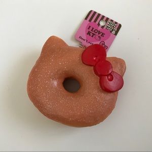 Hello kitty powdered sugar donut squishy